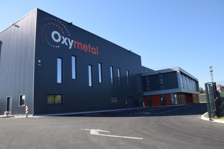 Façade d’une usine du Groupe Oxymetal