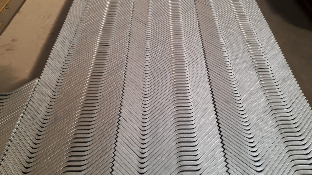 Pièce métallique pliée et usinée par Oxymetal