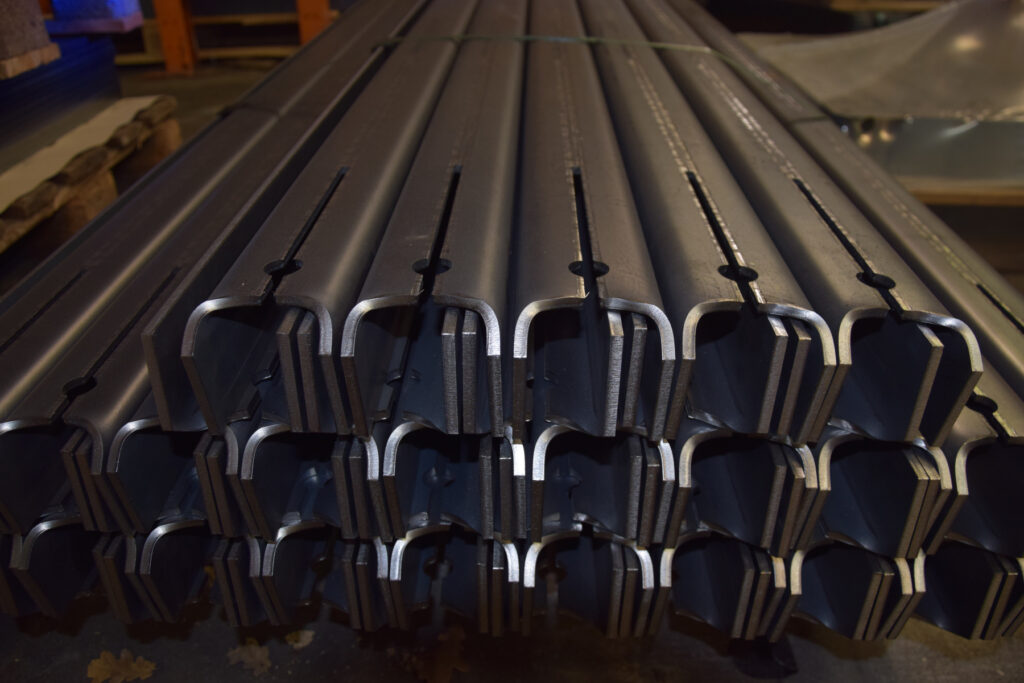Pièce métallique pliée et usinée par Oxymetal