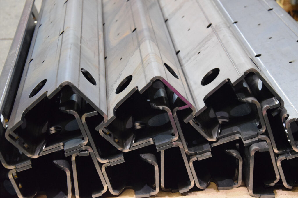 Pièce métallique pliée et usinée par Oxymetal