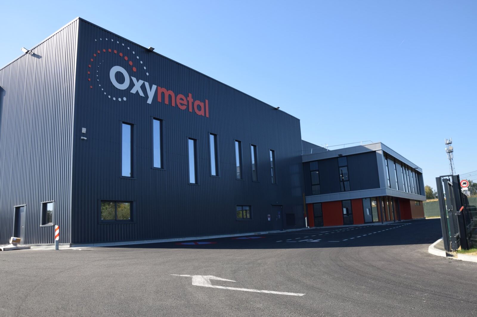 Le bâtiment Oxymetal et sa façade au logo du Groupe